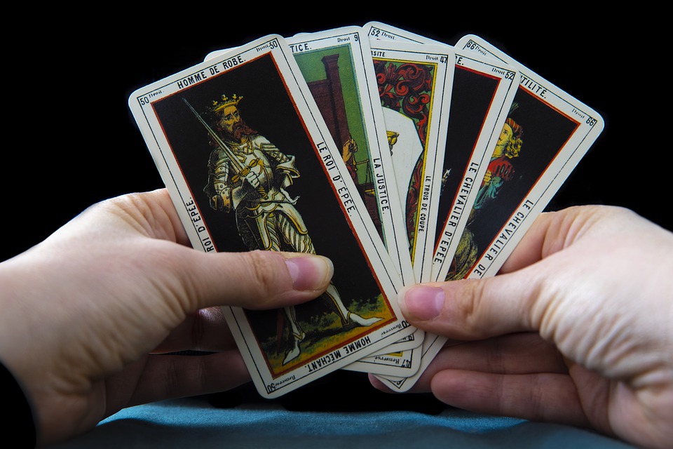 Comment les médiums lisent-ils les cartes de tarot ?