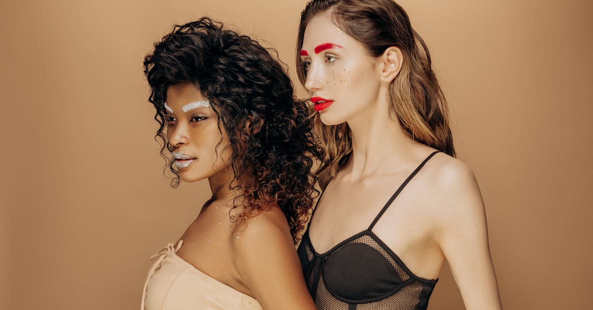 découvrez les dernières tendances en lingerie pour sublimer votre silhouette et affirmer votre style. de la dentelle délicate aux coupes audacieuses, explorez l'univers des dessous qui allient confort et élégance. restez à la pointe de la mode avec nos conseils et inspirations !