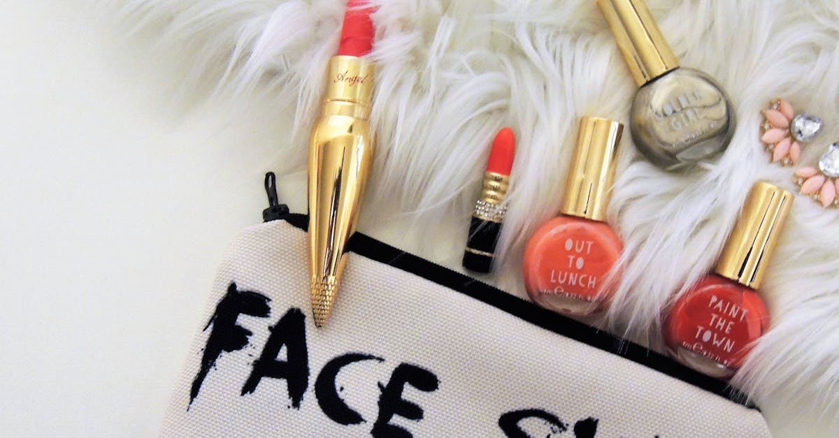 découvrez notre large gamme de rouges à lèvres, des nuances audacieuses aux finis élégants. trouvez le lipstick parfait qui sublime votre beauté et exprime votre personnalité. offrez à vos lèvres la couleur et l'hydratation qu'elles méritent pour un look impeccable en toutes occasions.