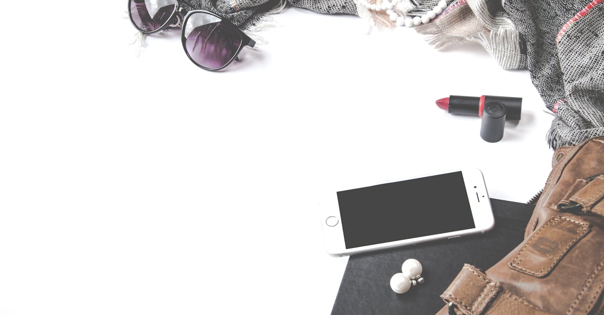 découvrez notre sélection de rouges à lèvres, des teintes audacieuses aux finis crémeux. trouvez le lipstick parfait qui complète votre look et exprime votre personnalité.