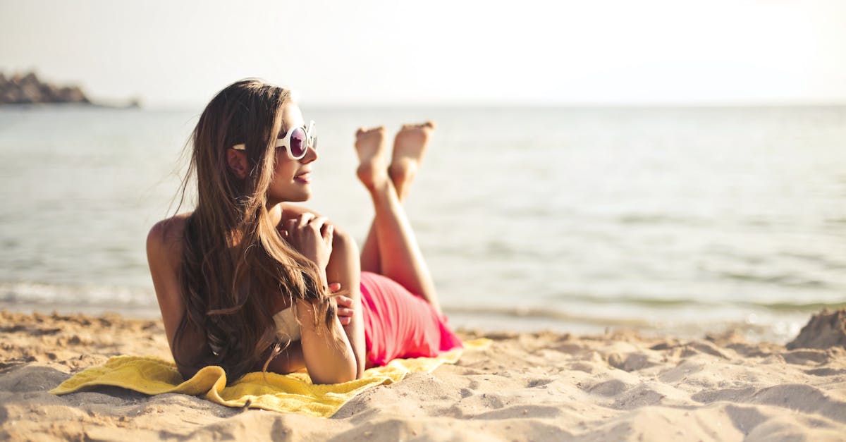 découvrez notre collection de serviettes de plage, alliant confort et style. parfaites pour vos journées ensoleillées au bord de la mer ou à la piscine, nos serviettes sont absorbantes, douces et se déclinent en un large choix de motifs colorés. profitez de l'été avec élégance!