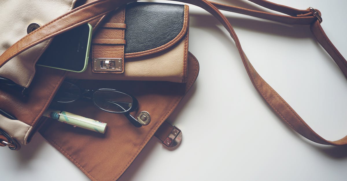 découvrez notre collection unique d'accessoires de mode qui ajoutent une touche d'élégance et de style à toutes vos tenues. trouvez le parfait bijou, sac à main ou écharpe pour compléter votre look et exprimer votre personnalité avec flair.