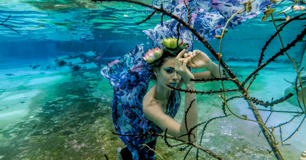 découvrez notre magnifique costume de sirène, parfait pour les fêtes, les carnavals ou les soirées à thème. avec des détails scintillants et des finitions élégantes, transformez-vous en créature des mers et émerveillez tous les regards. disponible en plusieurs tailles pour convenir à toutes les rêveuses !