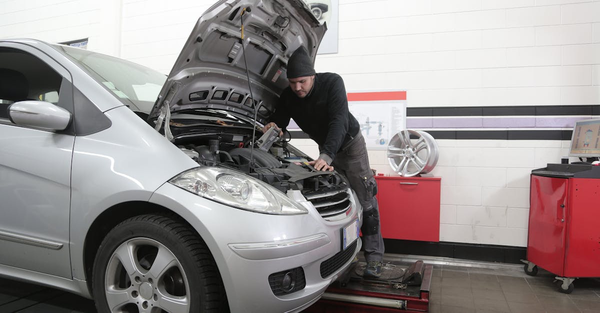 découvrez nos conseils pratiques pour l'entretien automobile : astuces, vérifications essentielles et bonnes pratiques pour assurer la longévité et la performance de votre voiture.