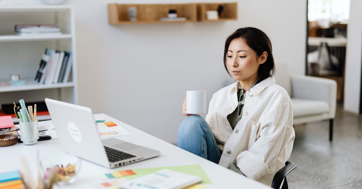 découvrez comment gérer efficacement votre entreprise à distance grâce aux meilleures pratiques, outils et conseils pour optimiser la productivité et la collaboration en télétravail.